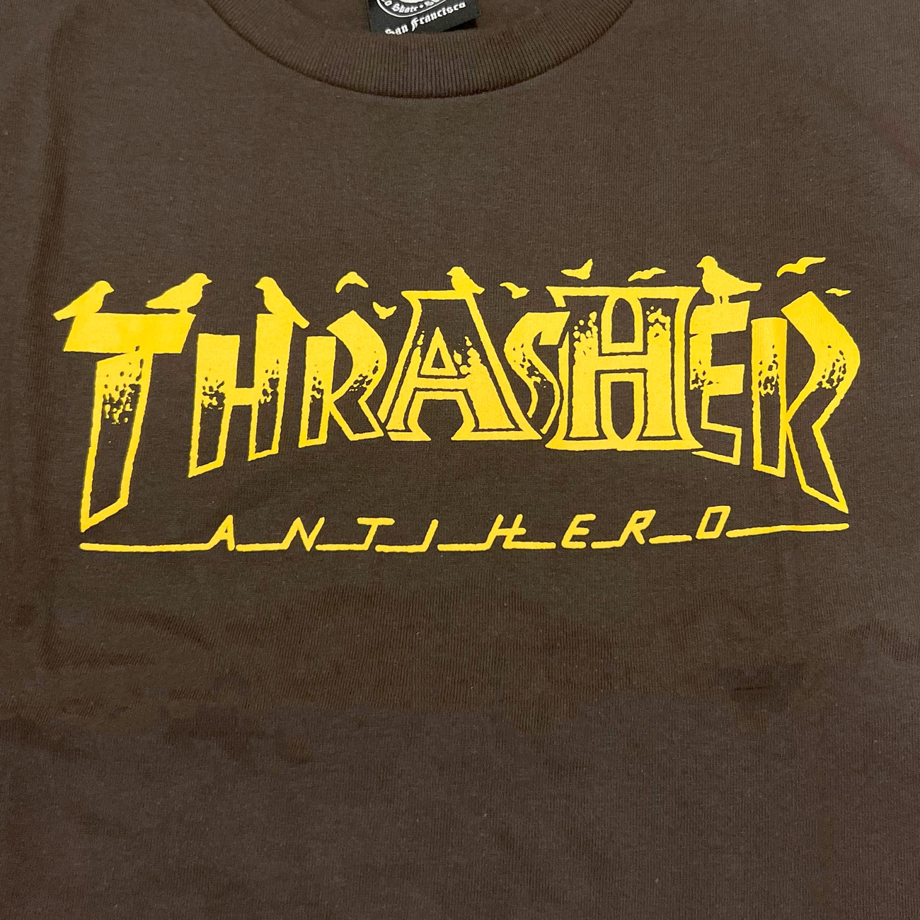 THRASHER × ANTIHERO PIGEONMAG S/S T-SHIRT