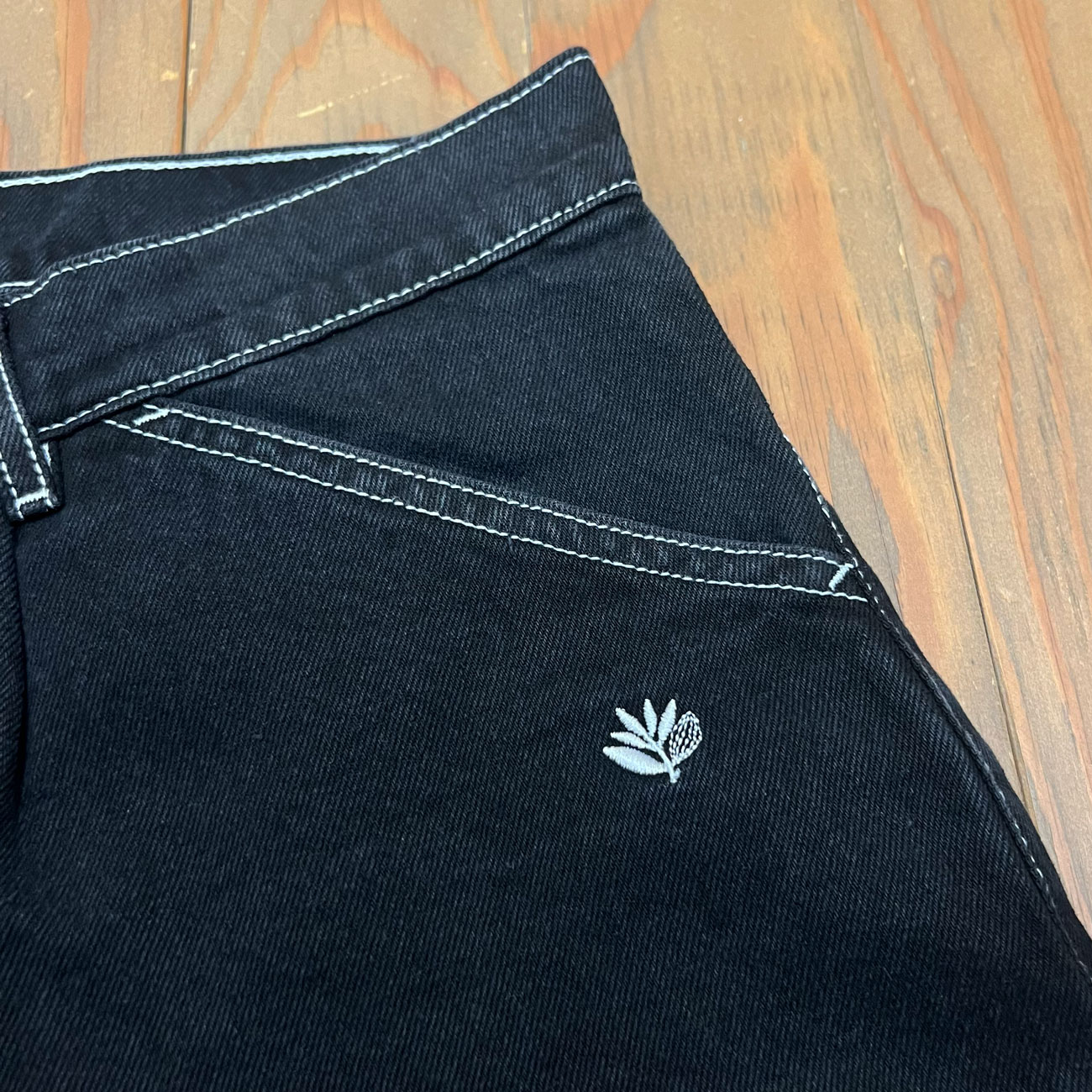 MAGENTA OG DENIM LONG SHORTS BLACK DENIM