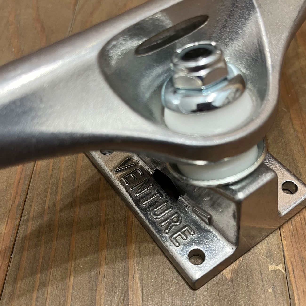 VENTURE TRUCKS YUTO HORIGOME LIQUID CHROME POLISHED 5.6HI