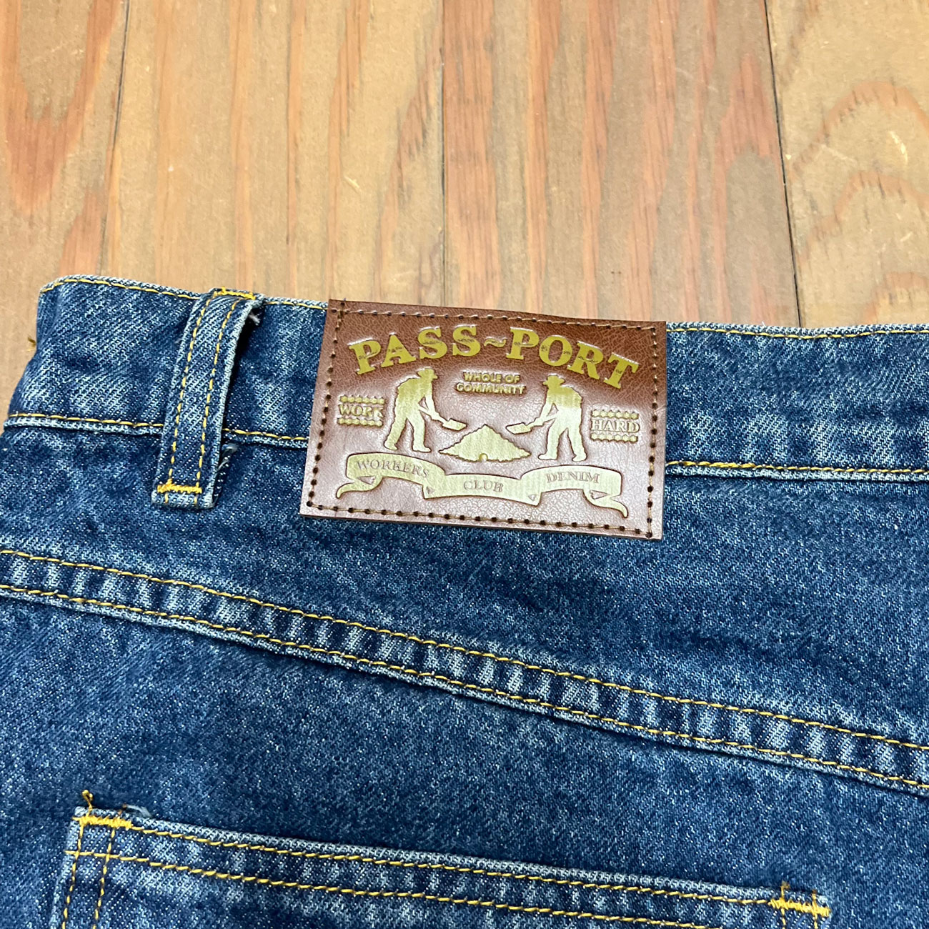 PASS~PORT WORKERS CLUB JEAN SHORT R44