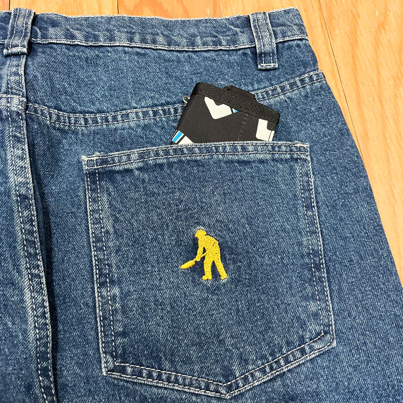 PASS~PORT WORKERS CLUB JEAN R44