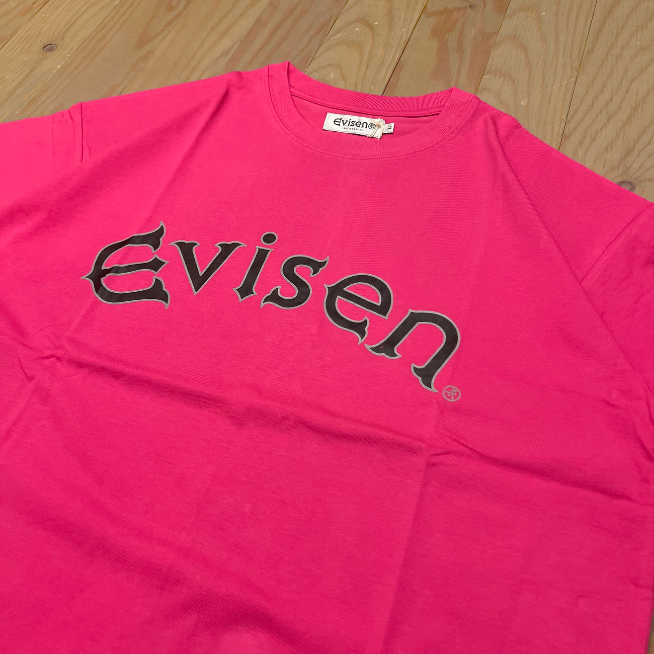 EVISEN ROUND LOGO TECH TEE