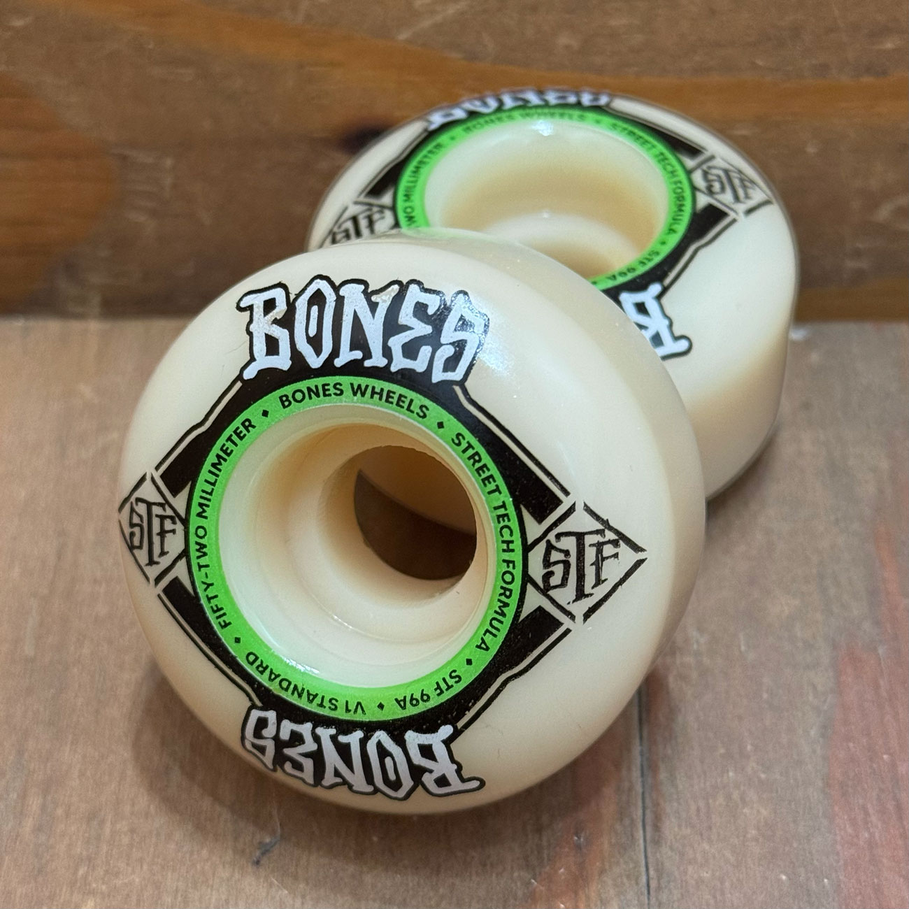 【ノーマル】 BONES STF V1 STANDARD 99A 52mm