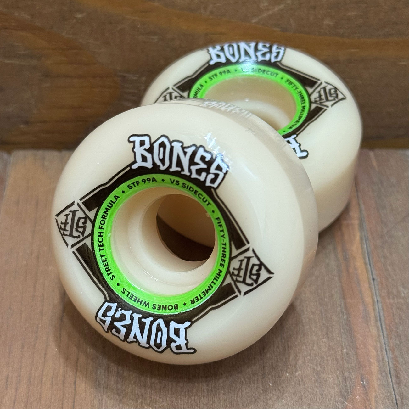 【スクエア】 BONES STF V5 SIDECUT 99A 53mm