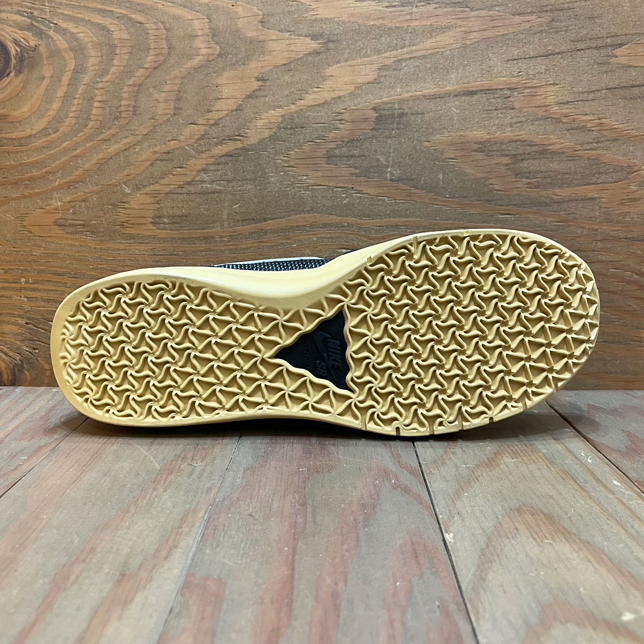 NIKE SB PS8 BLACK/ANTHRACITE/GUM/YELLOW/WHITE