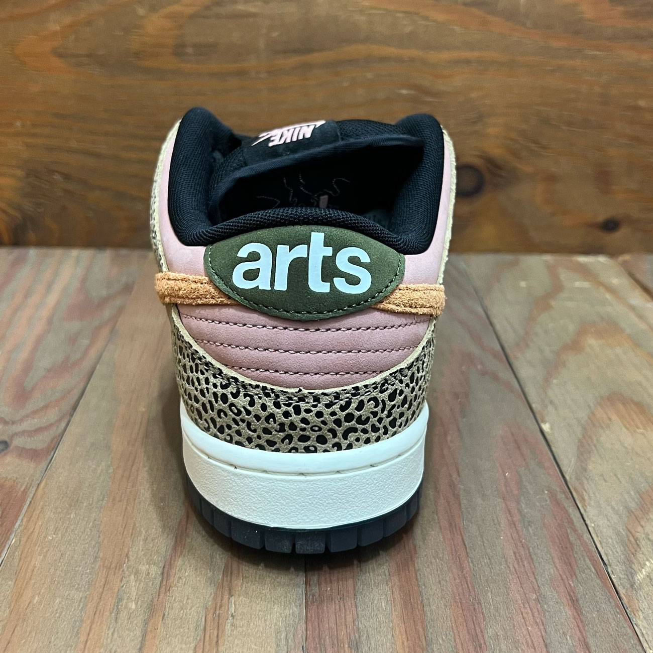NIKE SB DUNK LOW PRO QS x Arts-Rec Skateshop