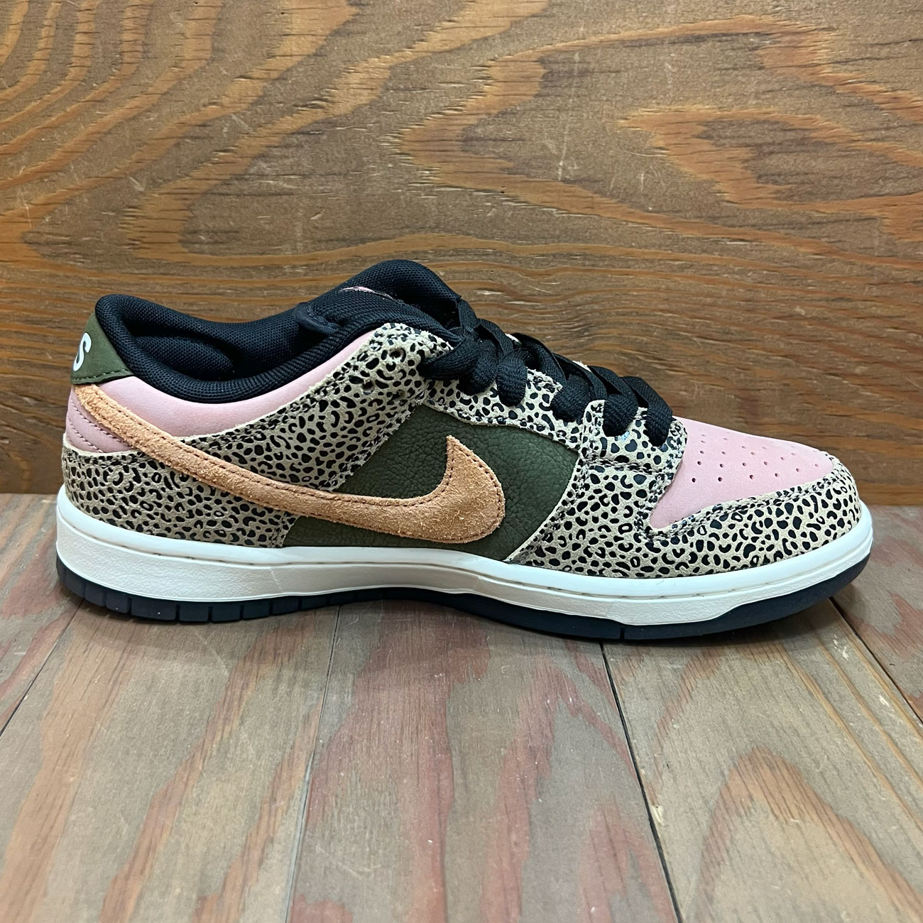 NIKE SB DUNK LOW PRO QS x Arts-Rec Skateshop