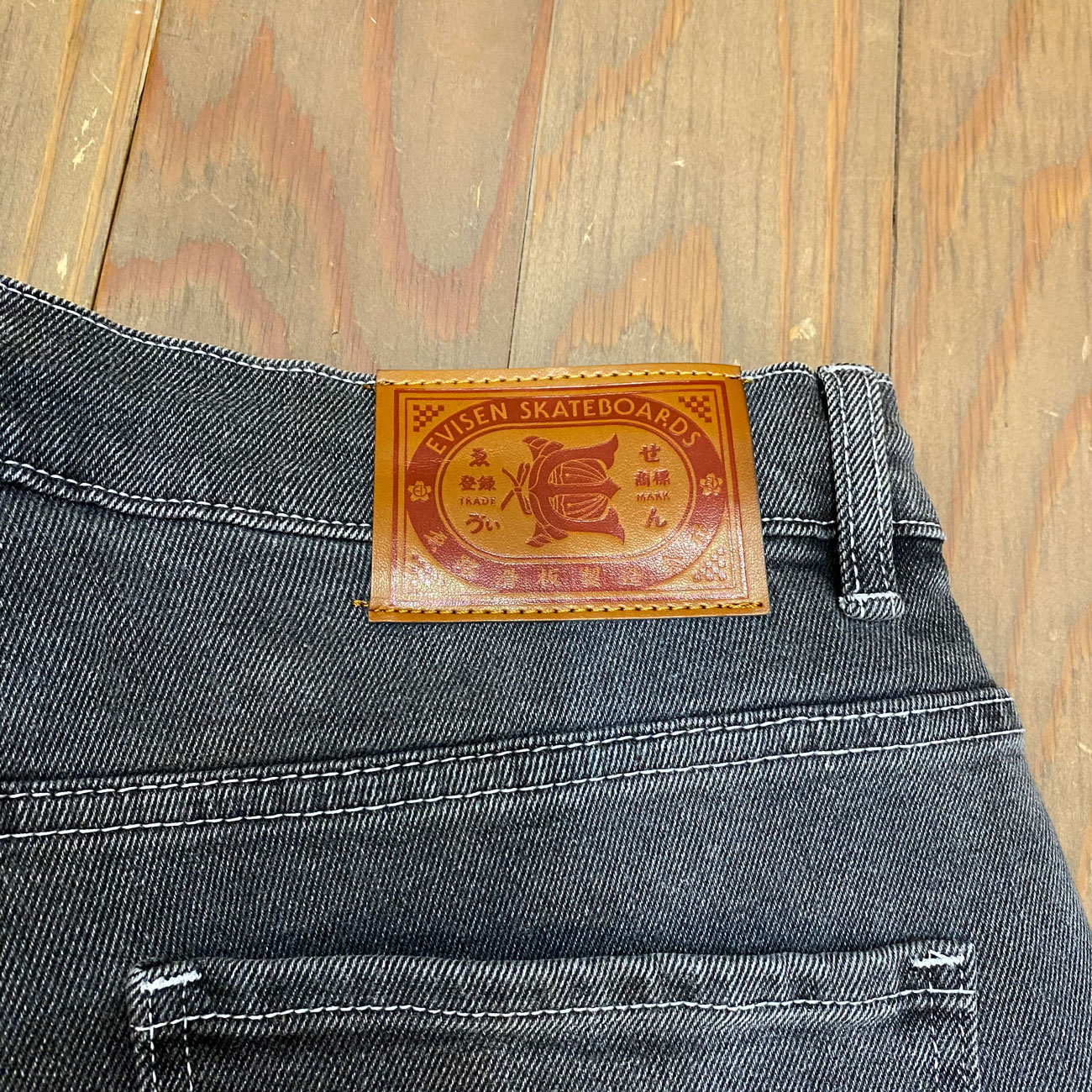 EVISEN ONE-UP JEANS