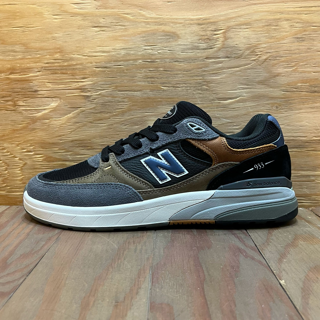 NB NUMERIC ANDREW REYNOLDS 933MLT