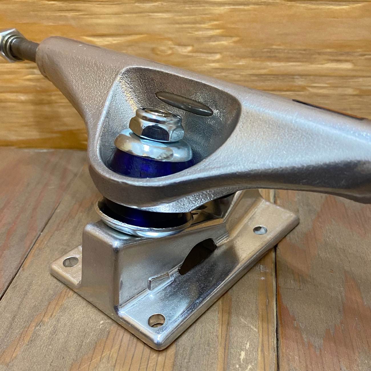 VENTURE TRUCKS V-HOLLOW KAI 5.6HI