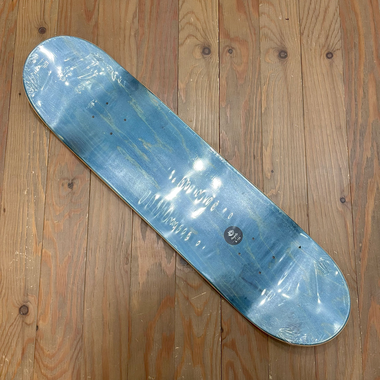 MAGENTA VIVIEN FALL & SOY PANDAY METRO SERIES DECK 8.125inch 