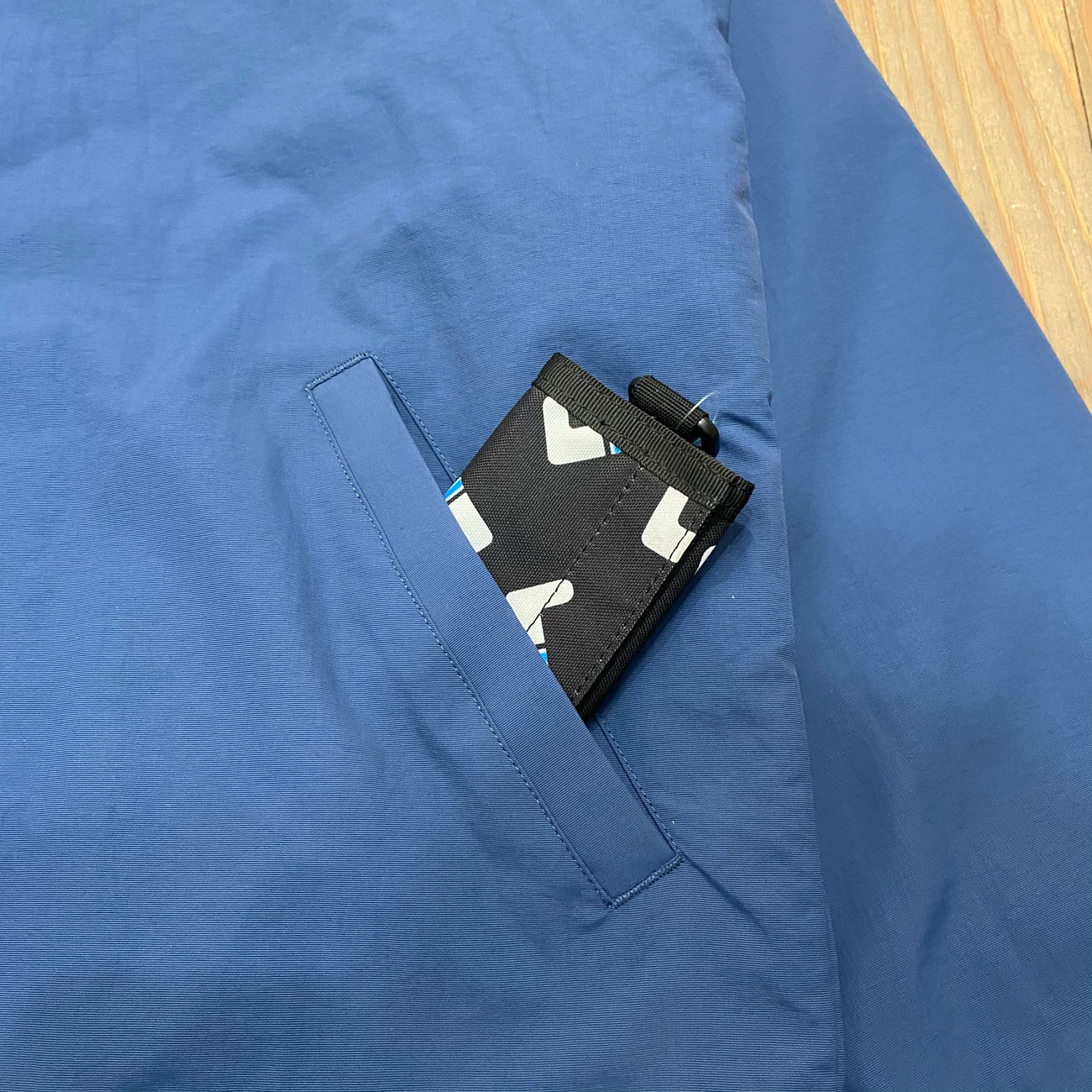 COLOR COMMUNICATIONS DRIP EMB NYLON BOA REVERSIBLE