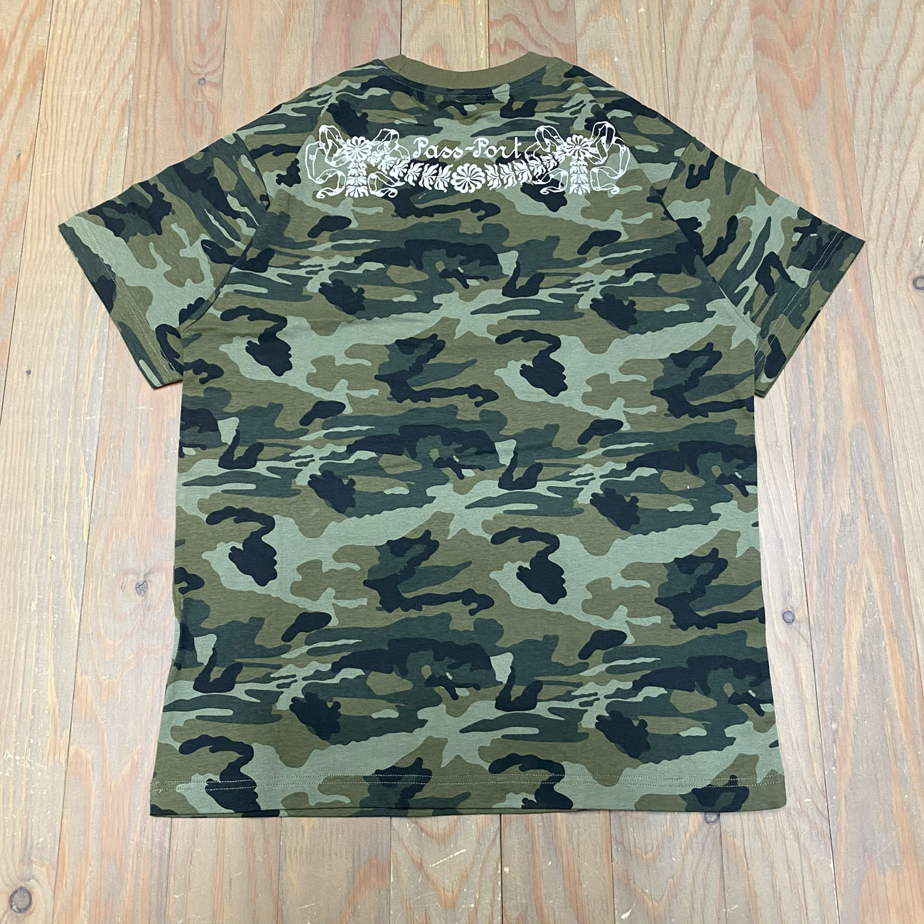 PASS~PORT KOLLAASI TEE