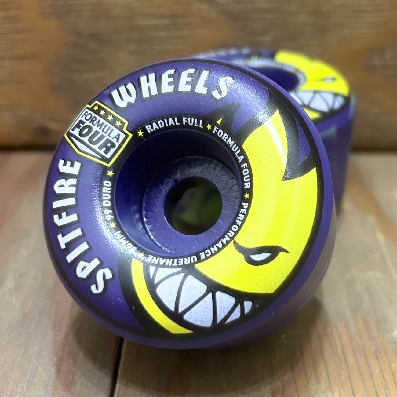【スクエア】　SPITFIRE F4 SWIRL RADIAL FULL 56mm
