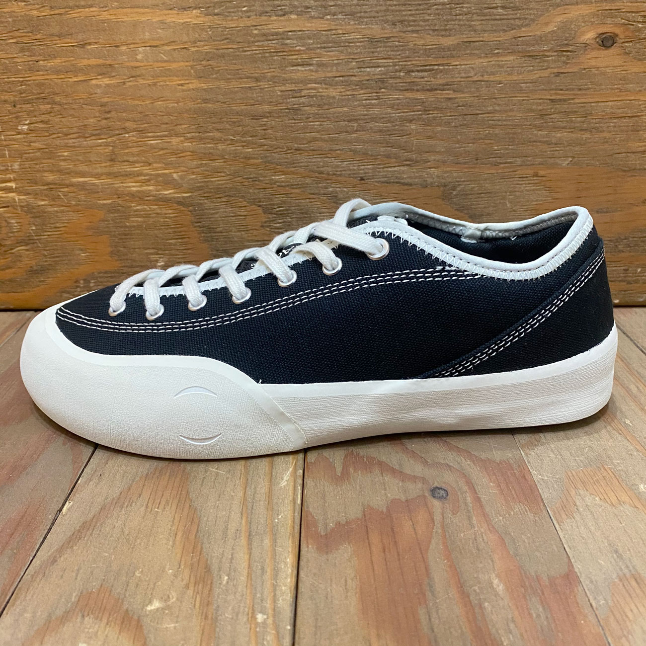 VILLGE PM 1.30PM BLACK/WHISPERWHITE