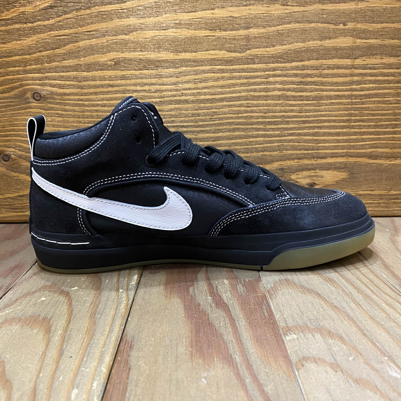 NIKE SB REACT LEO WHITE/BLACK